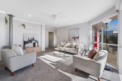 Photo of property in 1/4 Roberts Road, Matakatia, Whangaparaoa, 0930