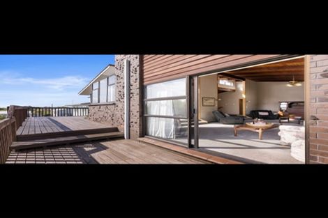 Photo of property in 4200 Great North Road, Glendene, Auckland, 0602