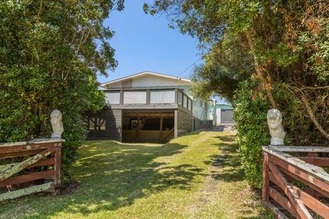 Photo of property in 847 Hokio Beach Road, Hokio Beach, Levin, 5571