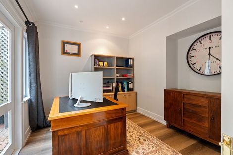 Photo of property in 210 Oriental Parade, Oriental Bay, Wellington, 6011