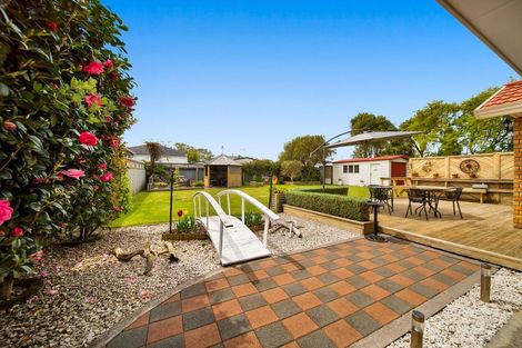 Photo of property in 9 Beech Place, Hawera, 4610