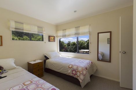 Photo of property in 99 Wade River Road, Stanmore Bay, Whangaparaoa, 0932