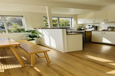 Photo of property in 5 Nikau Street, Inglewood, 4330