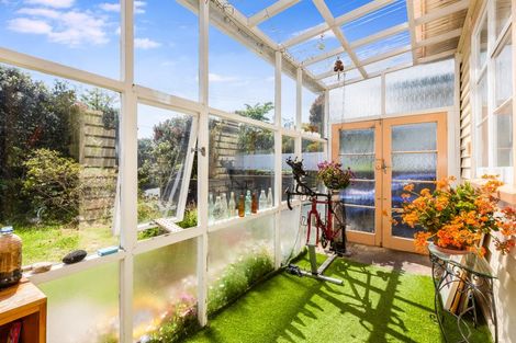 Photo of property in 4 Mexted Terrace, Tawa, Wellington, 5028