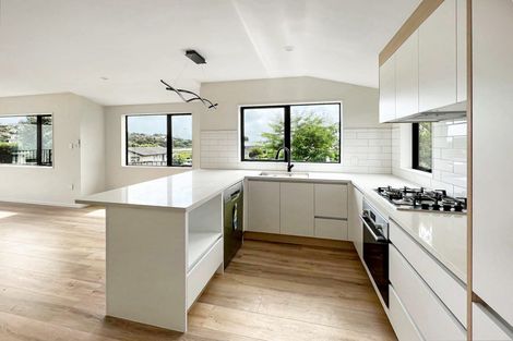 Photo of property in 20a Pipitea Place, Massey, Auckland, 0614