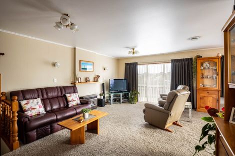 Photo of property in 10 Ruskin Place, Westown, New Plymouth, 4310