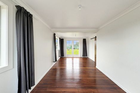 Photo of property in 14 Egmont Street, Castlecliff, Whanganui, 4501