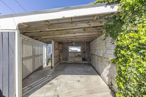 Photo of property in 6 Salford Street, Newlands, Wellington, 6037