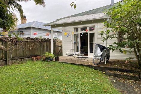 Photo of property in 16 Malvern Road, Morningside, Auckland, 1022
