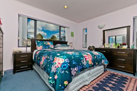 Photo of property in 5a Crompton Road, Massey, Auckland, 0614