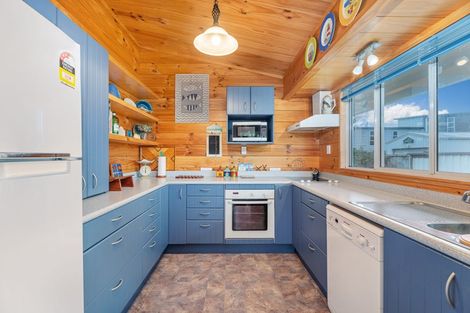 Photo of property in 10 Martin Place, Cooks Beach, Whitianga, 3591