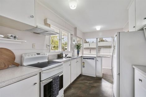 Photo of property in 14 Jonathan Place, Sunnynook, Auckland, 0620