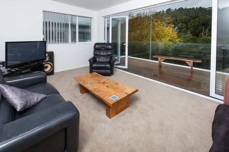 Photo of property in 92 Kaipatiki Road, Glenfield, Auckland, 0629