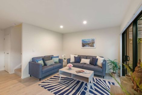 Photo of property in 4/42 Fields Parade, Oteha, Auckland, 0632