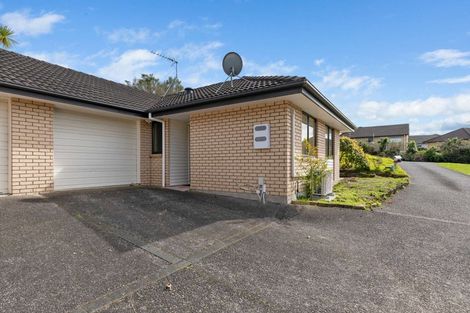 Photo of property in 40 Regents Park Place, Westgate, Auckland, 0614