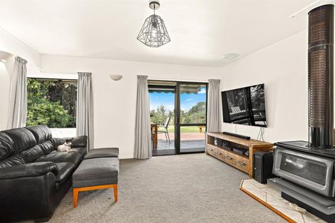 Photo of property in 1556 South Head Road, South Head, Helensville, 0874