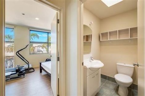 Photo of property in 5/1 Hillcrest Avenue, Hillcrest, Auckland, 0627