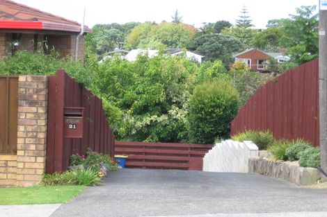 Photo of property in 1/21 Aberdeen Road, Castor Bay, Auckland, 0620
