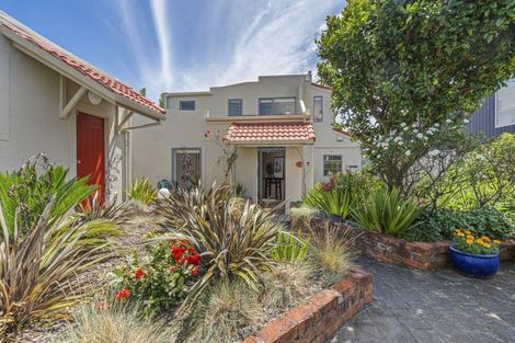 Photo of property in 18 Hine Street, New Plymouth, 4310