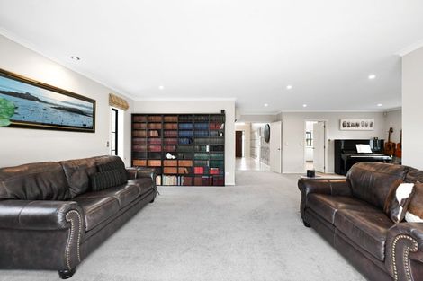 Photo of property in 27 Nielsen Gardens, Rototuna, Hamilton, 3210