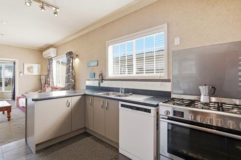 Photo of property in 10 Andresen Street, Foxton Beach, Foxton, 4815