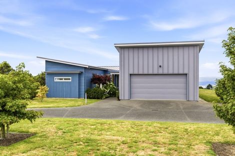 Photo of property in 127 Highland Drive, Acacia Bay, Taupo, 3385