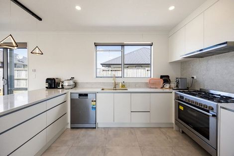 Photo of property in 30 Ruru Street, Cambridge, 3434