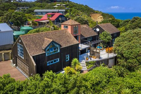 Photo of property in 43 Waitea Road, Muriwai, Waimauku, 0881