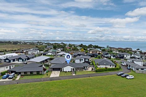 Photo of property in 14 Poutawa Lane, Clarks Beach, 2122