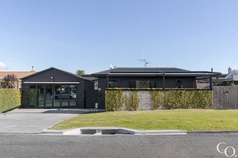 Photo of property in 48 Pitau Road, Mount Maunganui, 3116