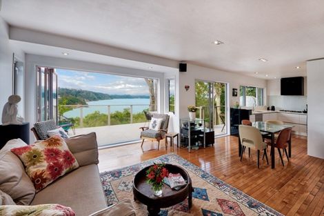 Photo of property in 28 Opou Road, Titirangi, Auckland, 0604