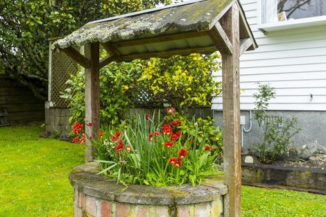 Photo of property in 23 Omaha Grove, Totara Park, Upper Hutt, 5018