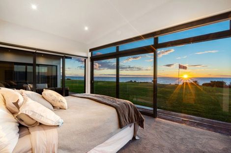 Photo of property in 10 Mer Place, Bay View, Napier, 4104