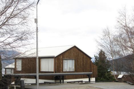 Photo of property in 8 Wakatipu Heights, Queenstown, 9300