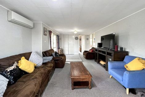 Photo of property in 33 Suzanne Grove, Kelvin Grove, Palmerston North, 4414
