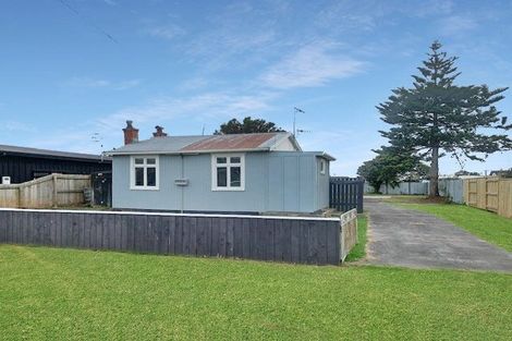 Photo of property in 17 Shortt Street, Foxton Beach, Foxton, 4815