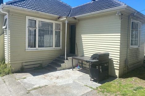 Photo of property in 120 Wainuiomata Road, Wainuiomata, Lower Hutt, 5014