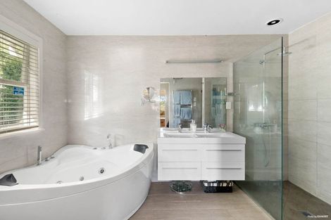 Photo of property in 103 Matipo Road, Mairangi Bay, Auckland, 0630