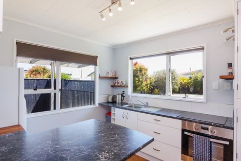 Photo of property in 35 Shortt Street, Foxton Beach, Foxton, 4815