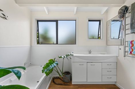 Photo of property in 128 Bream Bay Drive, Ruakaka, 0116