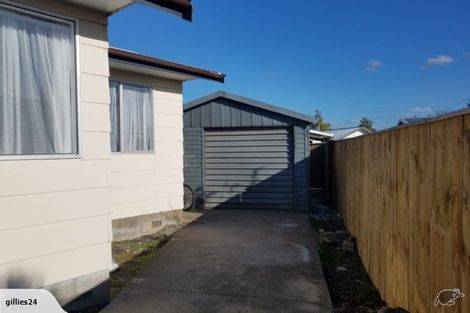 Photo of property in 18 Cumberland Place, Kelvin Grove, Palmerston North, 4414