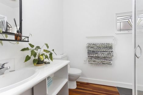 Photo of property in 21 Lyons Avenue, Murrays Bay, Auckland, 0630