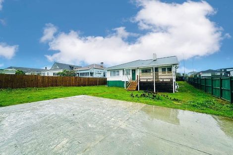 Photo of property in 374 Lake Road, Takapuna, Auckland, 0622