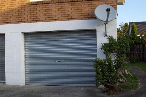 Photo of property in 2/11 Wicklow Road, Narrow Neck, Auckland, 0622