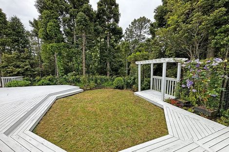 Photo of property in 100 Chelsea View Drive, Chatswood, Auckland, 0626