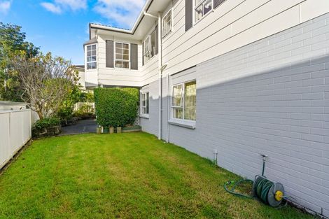 Photo of property in 2 Ravenstone Place, Chatswood, Auckland, 0626