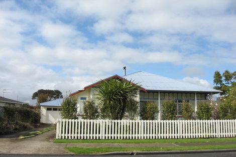 Photo of property in 43 Takiroa Street, Urenui, 4375