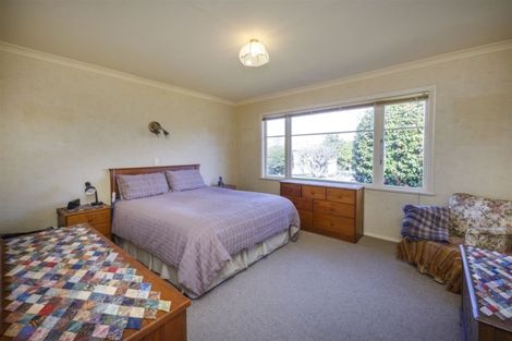 Photo of property in 11 Athlone Place, Hokowhitu, Palmerston North, 4410