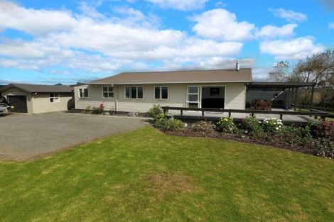 Photo of property in 7 Kaipara Lake Road, South Head, Helensville, 0874