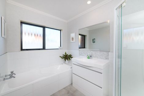 Photo of property in 12 Mana Place, Awapuni, Palmerston North, 4412